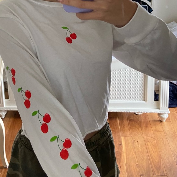 Cropped long sleeve top from Drip Creationz. - Picture 4 of 5